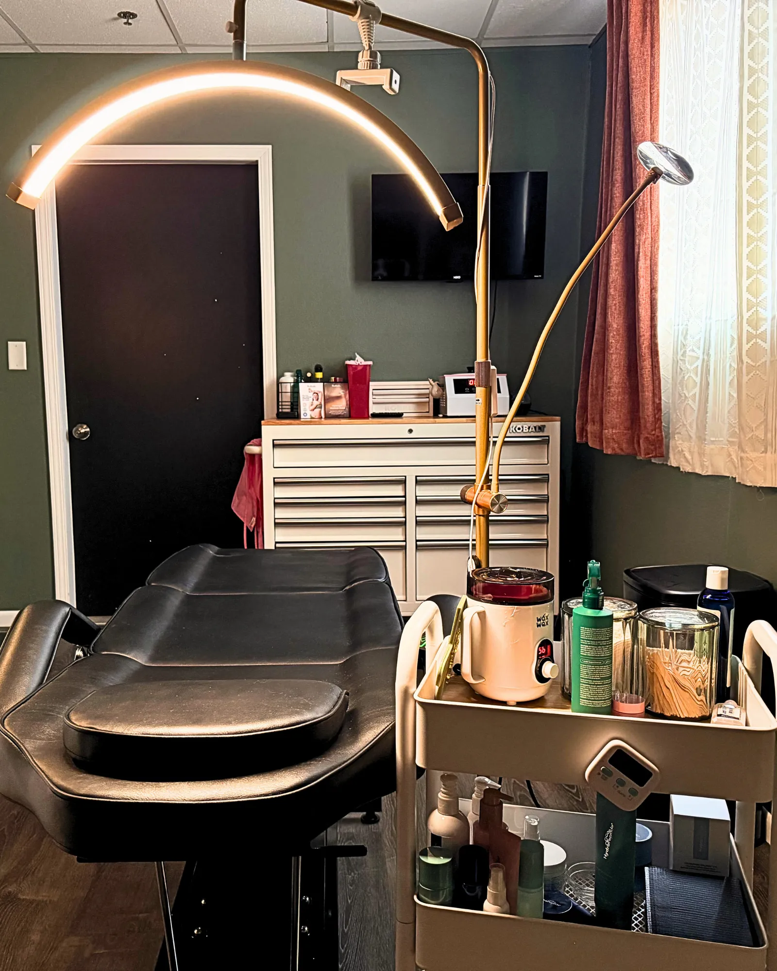 Brow consultation in a calm aesthetic treatment room